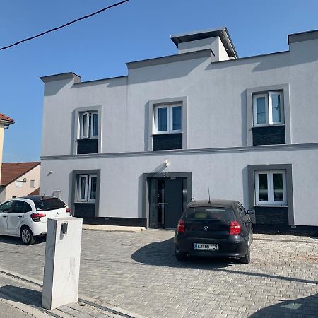 Prijetno Stanovanje Z Lastnim Parkiriscem. Samo 3 Km Od Centra Ljubljane. Ljubljana Exterior photo